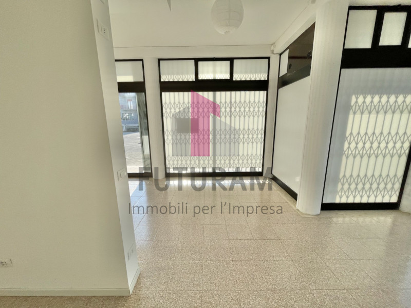 COSTABISSARA - 31FIL - PER INFO 0444/310220

Opportunità commerciale nella  zona di Costabissara,...