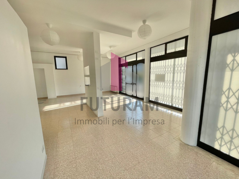 COSTABISSARA - 31FIL - PER INFO 0444/310220

Opportunità commerciale nella  zona di Costabissara,...