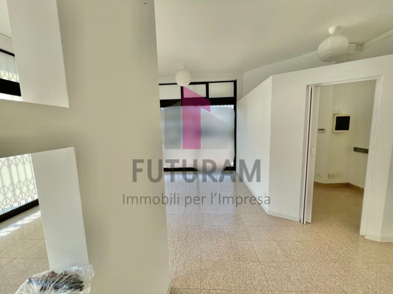 COSTABISSARA - 31FIL - PER INFO 0444/310220

Opportunità commerciale nella  zona di Costabissara,...