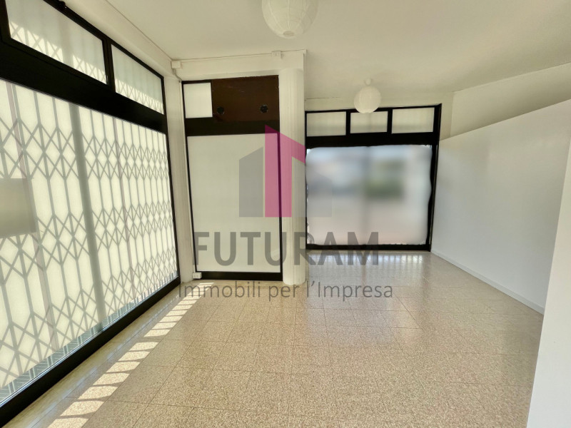 COSTABISSARA - 31FIL - PER INFO 0444/310220

Opportunità commerciale nella  zona di Costabissara,...