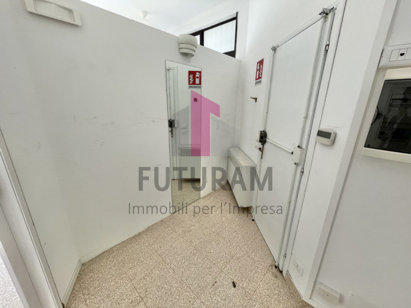 COSTABISSARA - 31FIL - PER INFO 0444/310220

Opportunità commerciale nella  zona di Costabissara,...