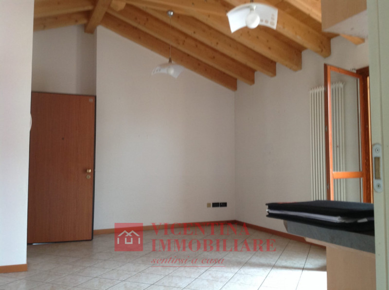 VICENZA - ANCONETTA: in zona riparata dal traffico proponiamo in esclusiva BICAMERE CON GRANDE TE...