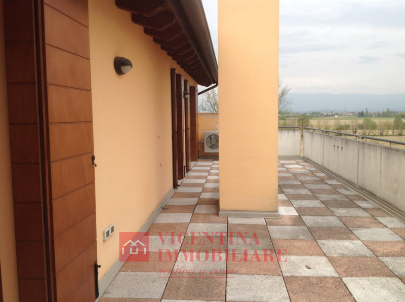 VICENZA - ANCONETTA: in zona riparata dal traffico proponiamo in esclusiva BICAMERE CON GRANDE TE...