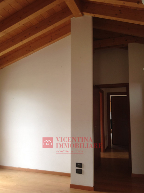 VICENZA - ANCONETTA: in zona riparata dal traffico proponiamo in esclusiva BICAMERE CON GRANDE TE...