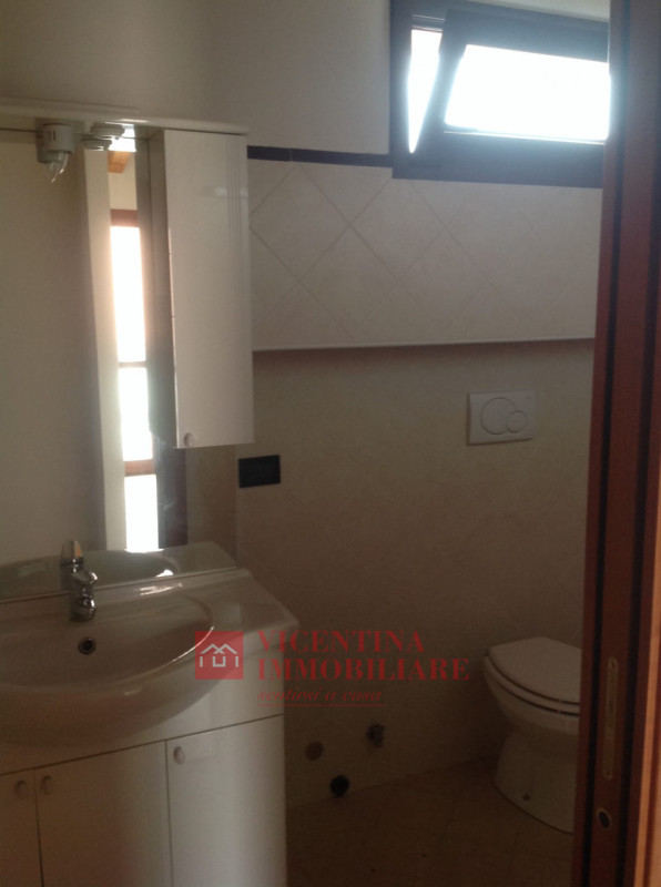 VICENZA - ANCONETTA: in zona riparata dal traffico proponiamo in esclusiva BICAMERE CON GRANDE TE...