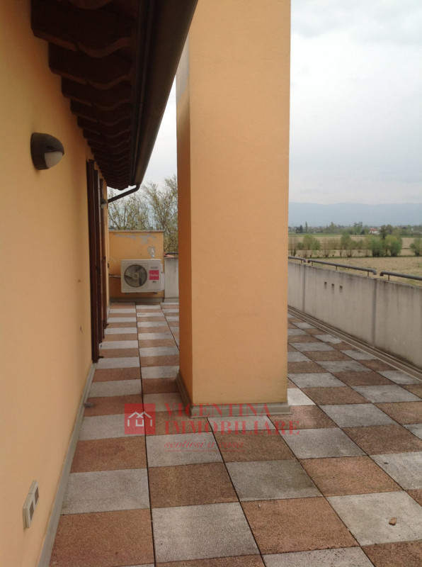 VICENZA - ANCONETTA: in zona riparata dal traffico proponiamo in esclusiva BICAMERE CON GRANDE TE...