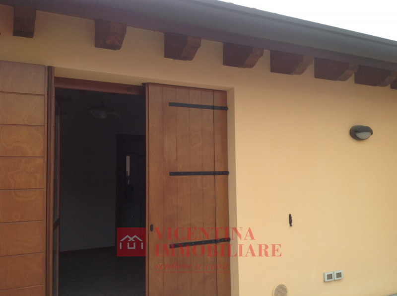 VICENZA - ANCONETTA: in zona riparata dal traffico proponiamo in esclusiva BICAMERE CON GRANDE TE...