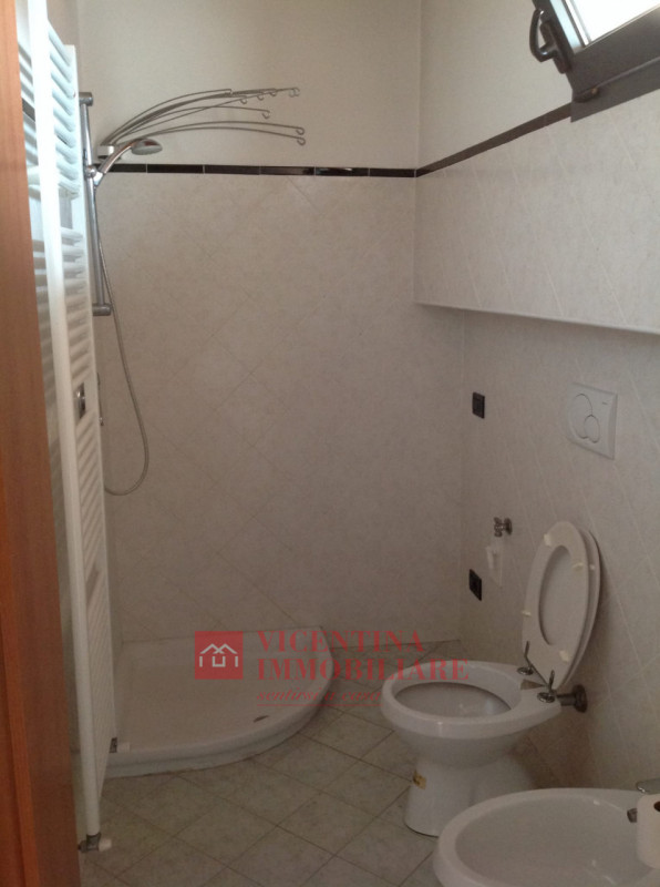 VICENZA - ANCONETTA: in zona riparata dal traffico proponiamo in esclusiva BICAMERE CON GRANDE TE...