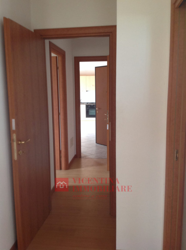 VICENZA - ANCONETTA: in zona riparata dal traffico proponiamo in esclusiva BICAMERE CON GRANDE TE...