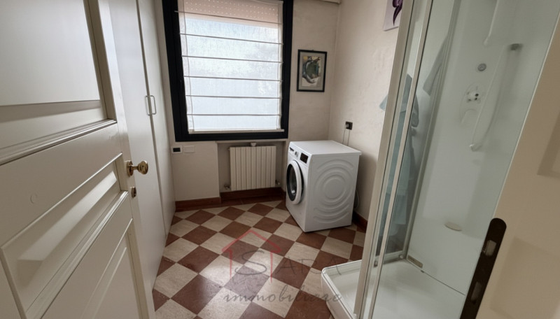 PADOVA - CENTRO STORICO: Sara Immobiliare è lieta di presentare un elegante attico arredato di cu...