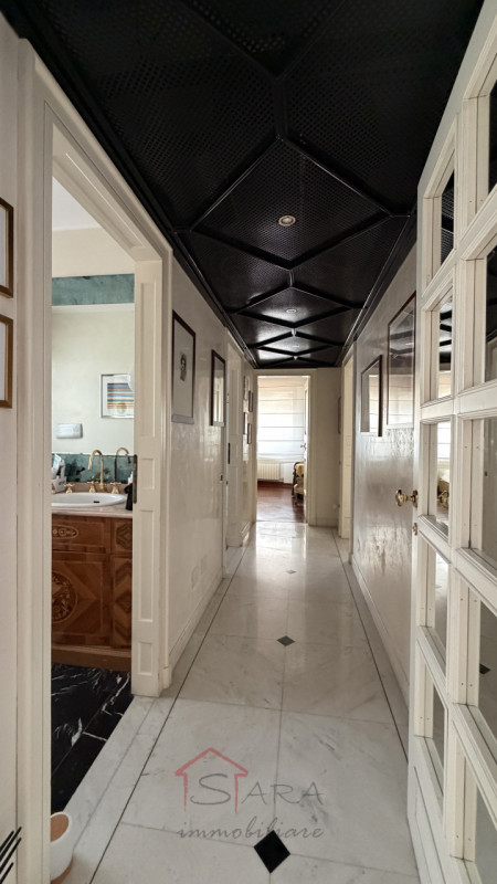 PADOVA - CENTRO STORICO: Sara Immobiliare è lieta di presentare un elegante attico arredato di cu...