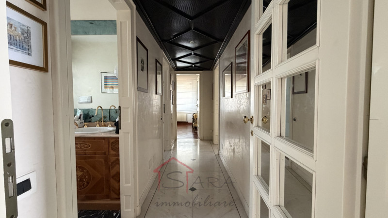 PADOVA - CENTRO STORICO: Sara Immobiliare è lieta di presentare un elegante attico arredato di cu...