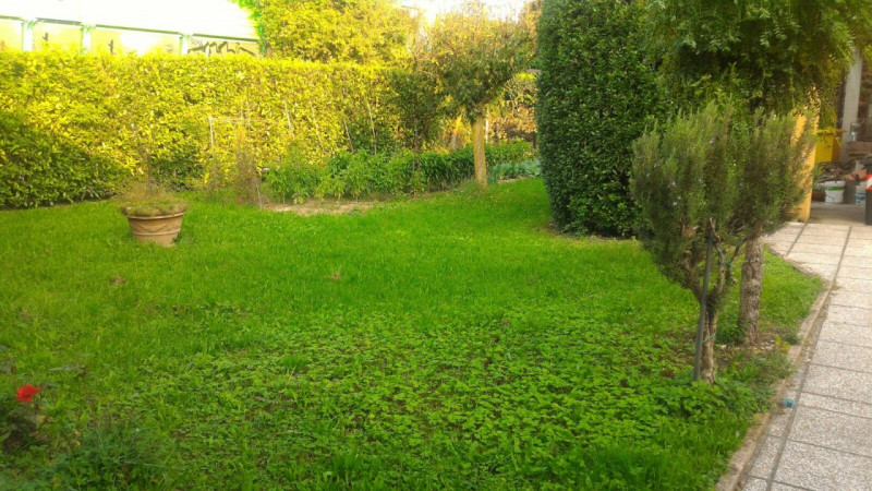 MONTA': Classe Energetica in fase di definizione.
Fabbricato disposto su due piani e composto da ...