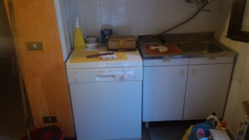 MONTA': Classe Energetica in fase di definizione.
Fabbricato disposto su due piani e composto da ...