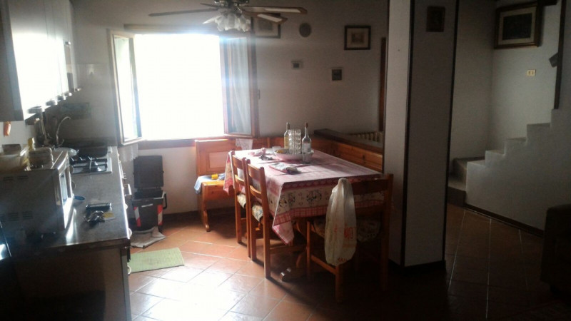 MONTA': Classe Energetica in fase di definizione.
Fabbricato disposto su due piani e composto da ...