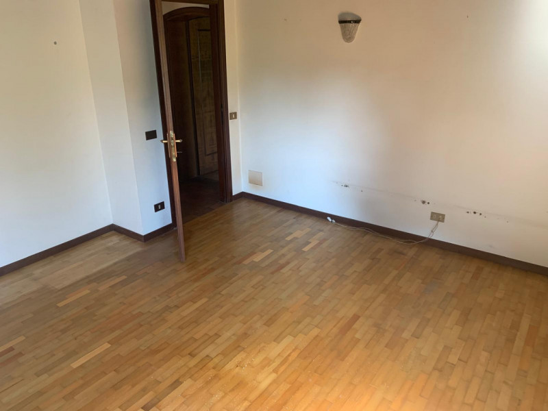 MONTA': Classe Energetica in fase di definizione.
Fabbricato disposto su due piani e composto da ...