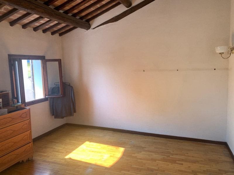 MONTA': Classe Energetica in fase di definizione.
Fabbricato disposto su due piani e composto da ...