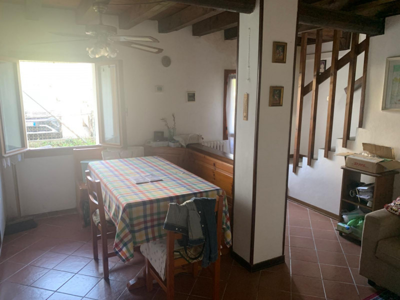 MONTA': Classe Energetica in fase di definizione.
Fabbricato disposto su due piani e composto da ...