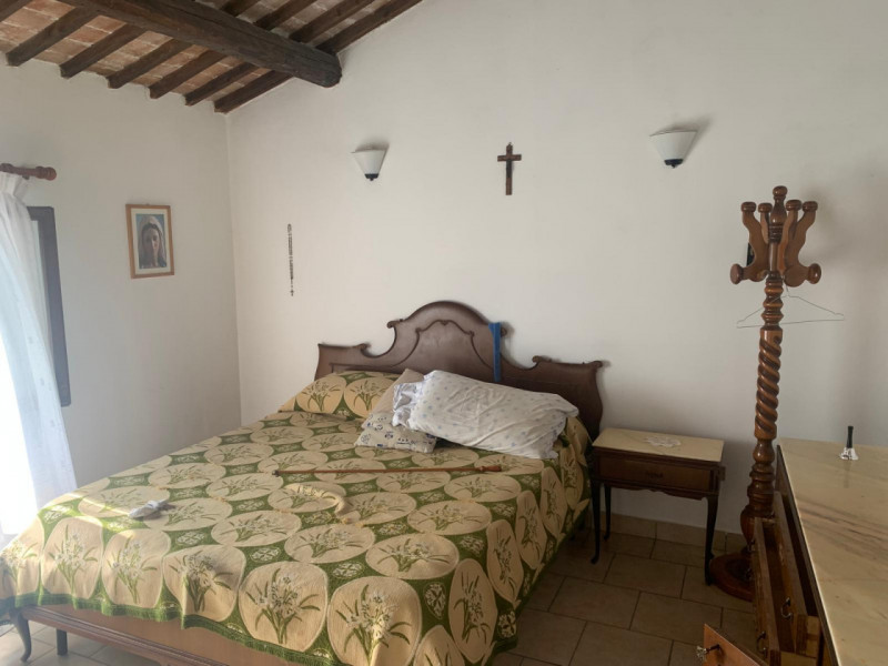 MONTA': Classe Energetica in fase di definizione.
Fabbricato disposto su due piani e composto da ...