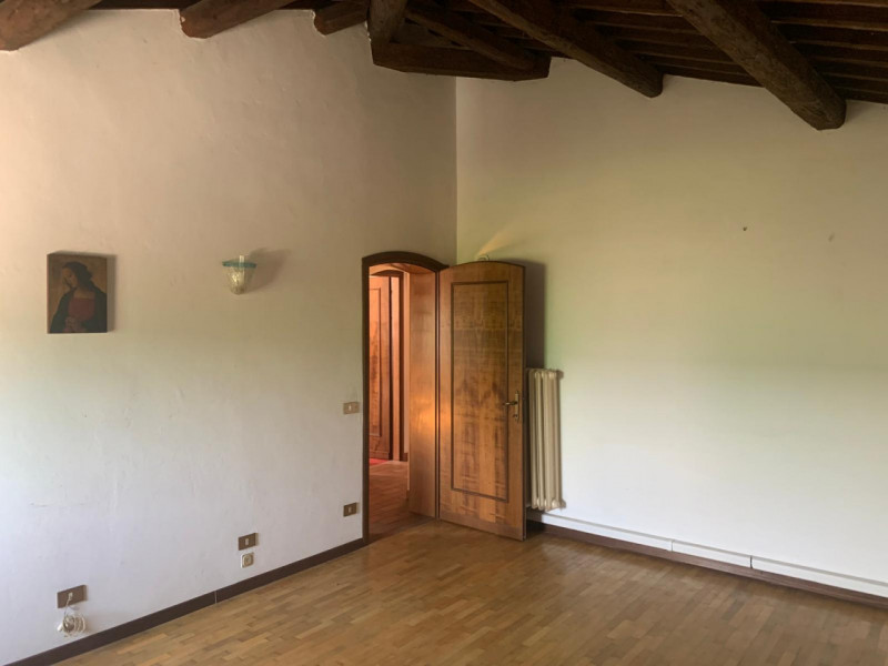 MONTA': Classe Energetica in fase di definizione.
Fabbricato disposto su due piani e composto da ...