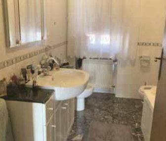 RIF. A.A.0-25

Vendesi all'asta - abitazione unifamiliare su 2 livelli in data 06 maggio 2026

De...