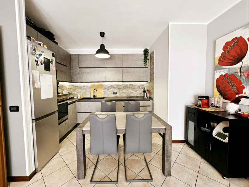 Comodo al centro di Solesino, in un quartiere residenziale tranquillo, proponiamo in vendita mode...