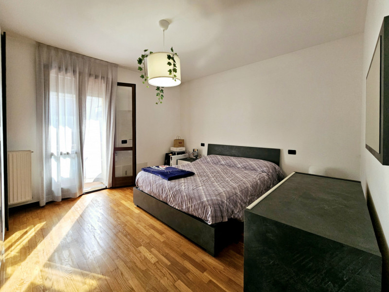 Comodo al centro di Solesino, in un quartiere residenziale tranquillo, proponiamo in vendita mode...