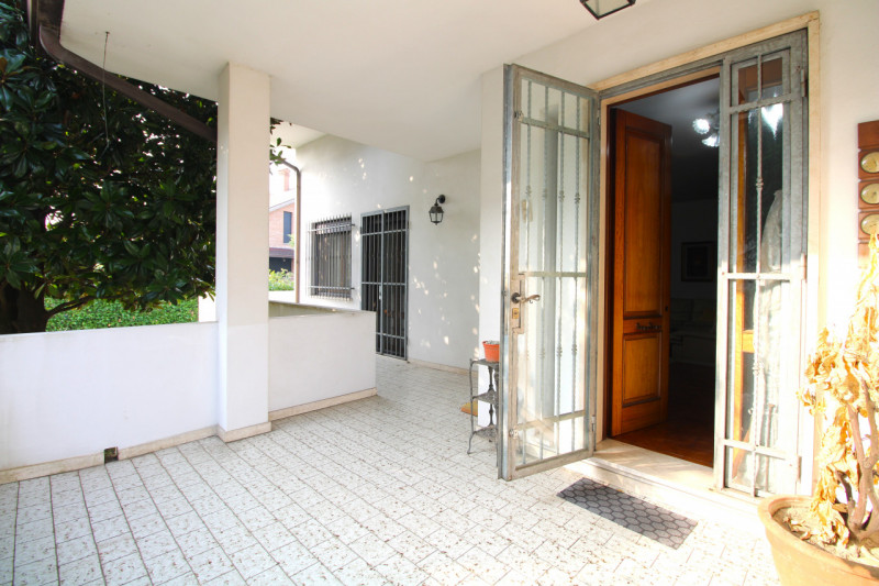 SANT'AGOSTINO: situata nel cuore del quartiere a pochi passi da tutte le principali vie di comuni...