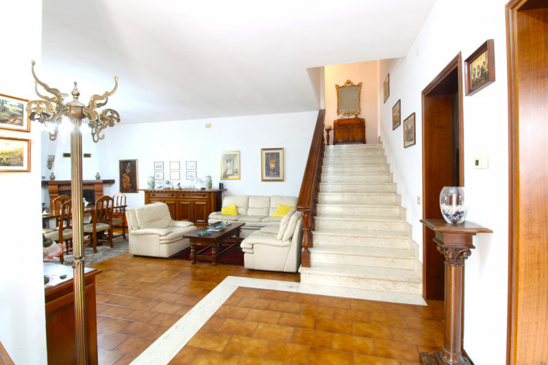 SANT'AGOSTINO: situata nel cuore del quartiere a pochi passi da tutte le principali vie di comuni...