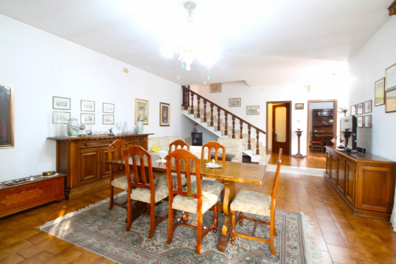 SANT'AGOSTINO: situata nel cuore del quartiere a pochi passi da tutte le principali vie di comuni...