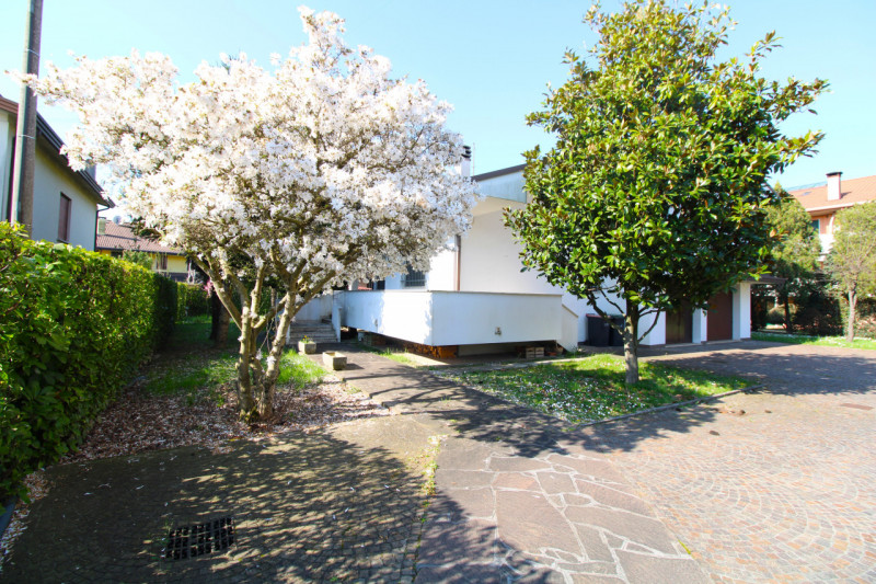 SANT'AGOSTINO: situata nel cuore del quartiere a pochi passi da tutte le principali vie di comuni...