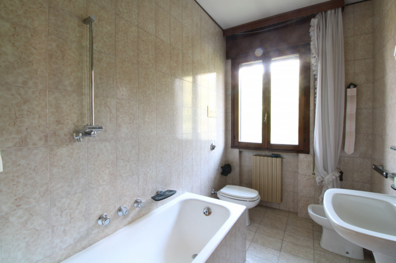 SANT'AGOSTINO: situata nel cuore del quartiere a pochi passi da tutte le principali vie di comuni...