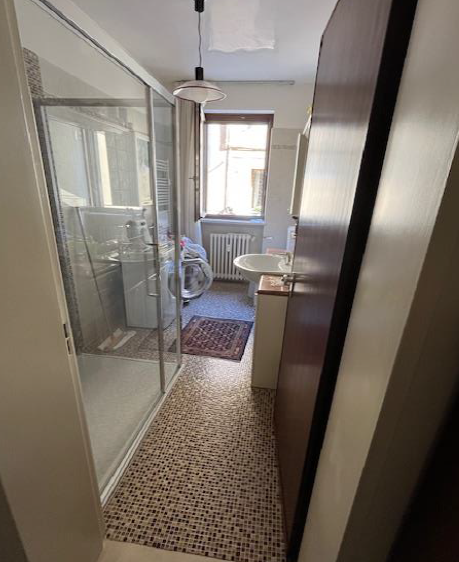 RIF. A.A.7059-22

Vendesi all'asta - appartamento al 1° piano con ripostiglio in data 12 maggio 2...