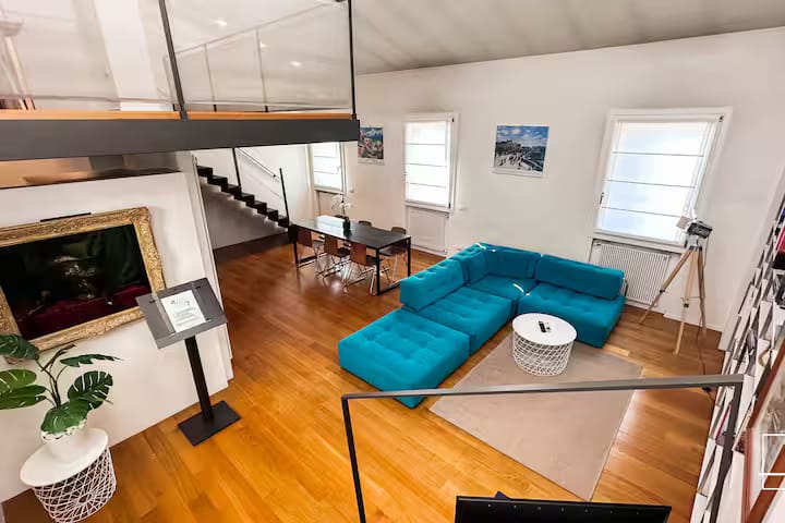 Scopri un'opportunità unica nel cuore pulsante di Padova! Questo magnifico loft openspace, situat...