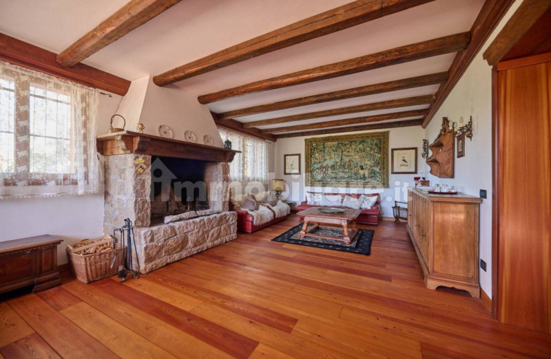 TEOLO - Scopri questa splendida villa veneta situata sulla sommità di una dolce collinetta, che o...