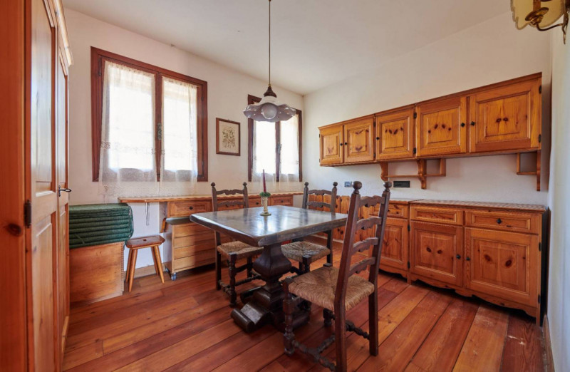 TEOLO - Scopri questa splendida villa veneta situata sulla sommità di una dolce collinetta, che o...