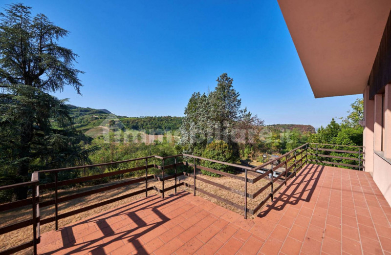 TEOLO - Scopri questa splendida villa veneta situata sulla sommità di una dolce collinetta, che o...