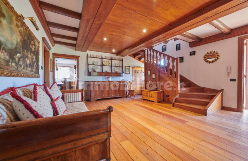 TEOLO - Scopri questa splendida villa veneta situata sulla sommità di una dolce collinetta, che o...