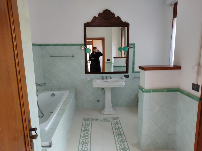 TEOLO - Scopri questa splendida villa veneta situata sulla sommità di una dolce collinetta, che o...