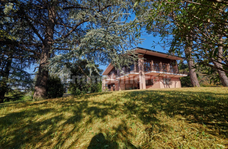 TEOLO - Scopri questa splendida villa veneta situata sulla sommità di una dolce collinetta, che o...