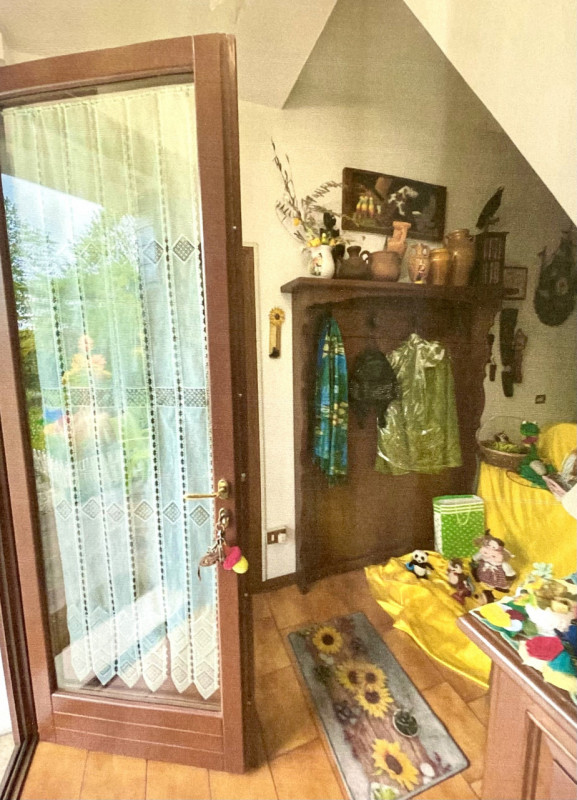 PADOVA ZONA SALBORO, VIA PIETRO BEMBO Casa singola terra tetto ristrutturata negli anni '80.
Due ...