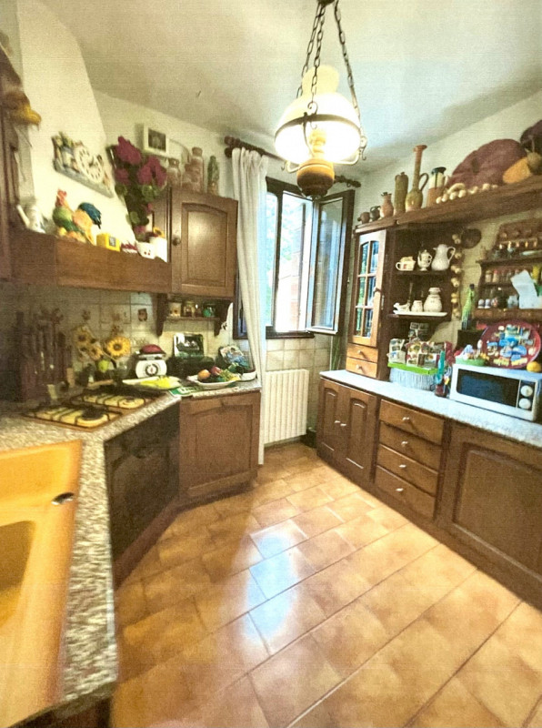 PADOVA ZONA SALBORO, VIA PIETRO BEMBO Casa singola terra tetto ristrutturata negli anni '80.
Due ...