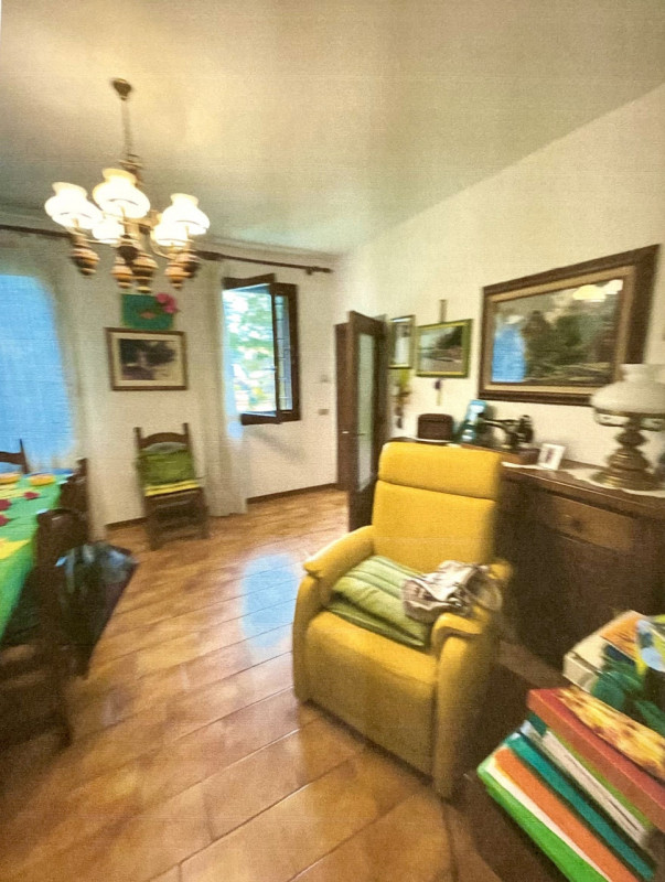 PADOVA ZONA SALBORO, VIA PIETRO BEMBO Casa singola terra tetto ristrutturata negli anni '80.
Due ...