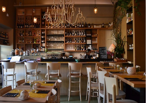 Proponiamo un elegante bistrot situato in posizione strategica in provincia di Padova, nelle imme...