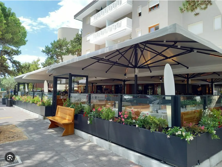 Proponiamo un elegante bistrot situato in posizione strategica in provincia di Padova, nelle imme...