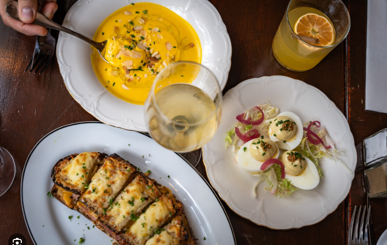 Proponiamo un elegante bistrot situato in posizione strategica in provincia di Padova, nelle imme...
