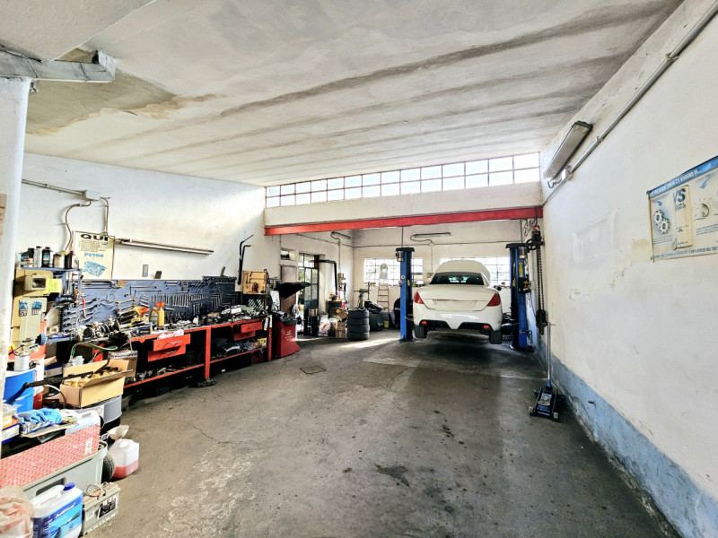 A Villa Estense, proponiamo in vendita una spaziosa porzione centrale di casa a schiera, comoda a...