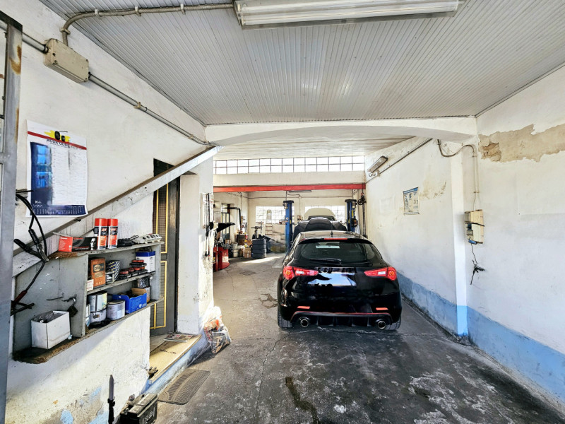 A Villa Estense, proponiamo in vendita una spaziosa porzione centrale di casa a schiera, comoda a...