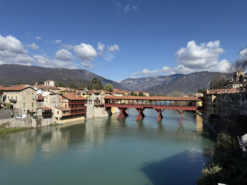 Rif. BAA307 (per info +39 3923361100 Beatrice)

Proponiamo in affitto un luminoso appartamento si...