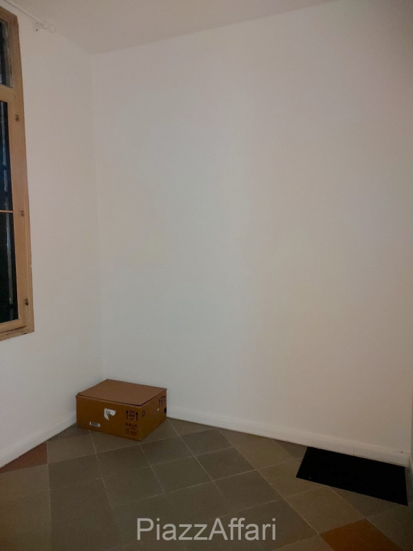 In Centro Storico a Piove di Sacco, situato strategicamente sotto al portico, proponiamo in affit...